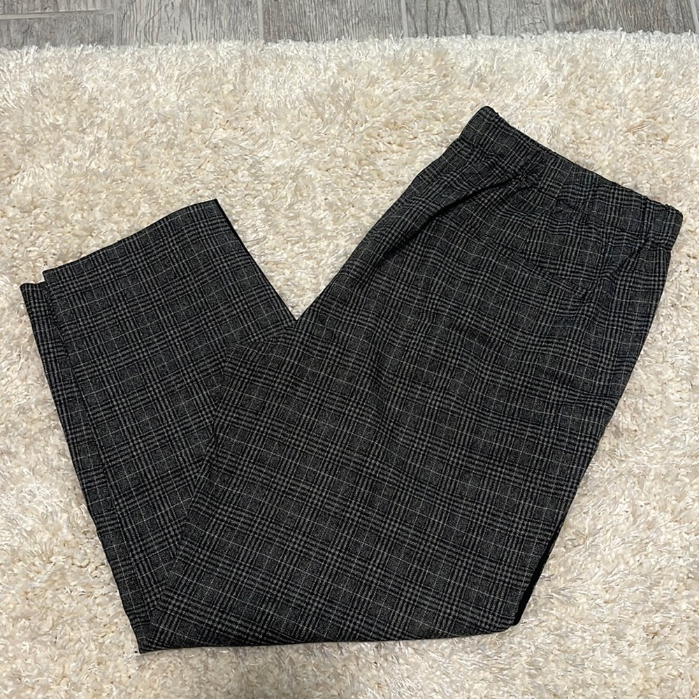 Jogger style office pants from Old Navy with a sweet stripe going down the side